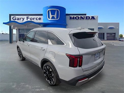 Used 2025 Kia Sorento SX image 3