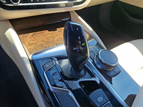 Used 2020 BMW 530i xDrive w/ Convenience Package AWD/4WD image 16