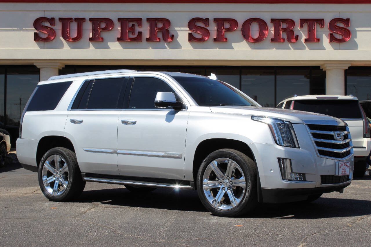 Used 2017 Cadillac Escalade Luxury AWD/4WD image 1