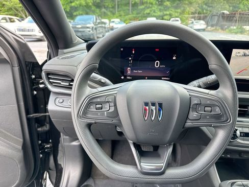 Used 2025 Buick Envista Preferred w/ Advanced Safety Package FWD image 16