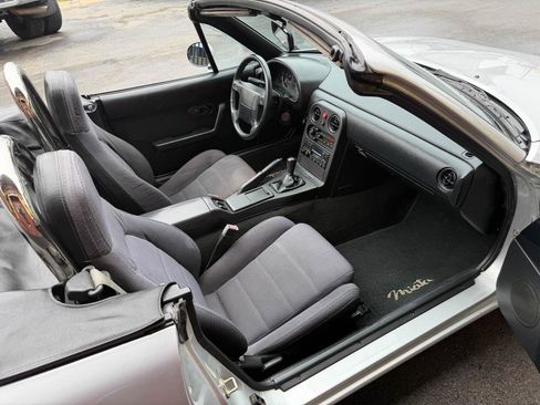 Used 1991 MAZDA MX-5 Miata RWD image 31