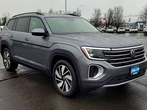 Used 2024 Volkswagen Atlas SE image 2