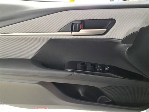 Used 2025 Toyota Camry SE image 21