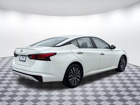 Used 2025 Nissan Altima 2.5 SV FWD image 7