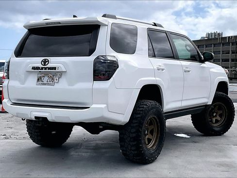 Used 2022 Toyota 4Runner SR5 Premium AWD/4WD image 22