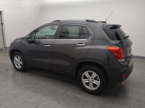 Used 2020 Chevrolet Trax LT w/ LT Convenience Package image 3