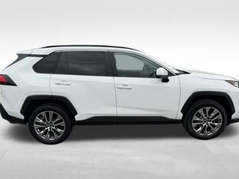 Used 2019 Toyota RAV4 XLE Premium w/ Cold Weather Package AWD/4WD image 4