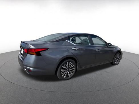 Used 2025 Nissan Altima 2.5 SV FWD image 15