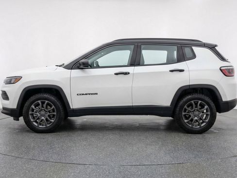 Used 2025 Jeep Compass Trailhawk image 5