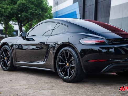 Used 2018 Porsche 718 Cayman RWD image 36