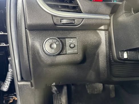 Used 2017 Chevrolet Traverse Premier FWD image 25