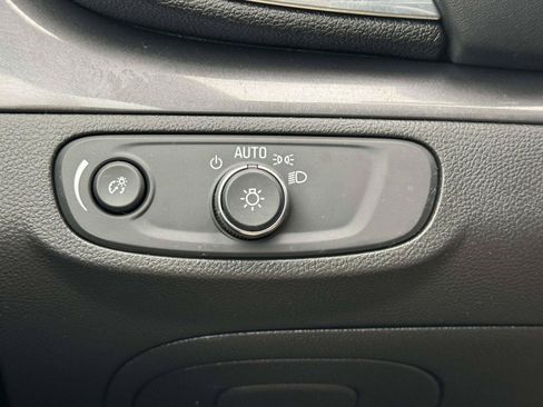 Used 2020 Buick Encore Preferred FWD image 19