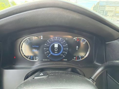 Used 2018 Cadillac Escalade Luxury AWD/4WD image 16