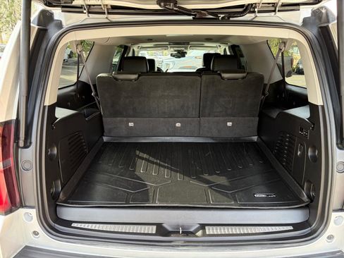 Used 2017 Chevrolet Suburban LT image 7