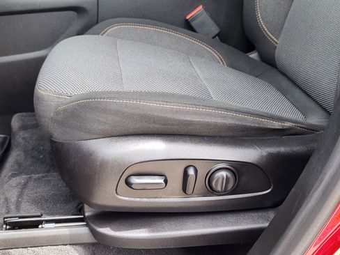 Used 2019 Chevrolet Traverse LT FWD image 25