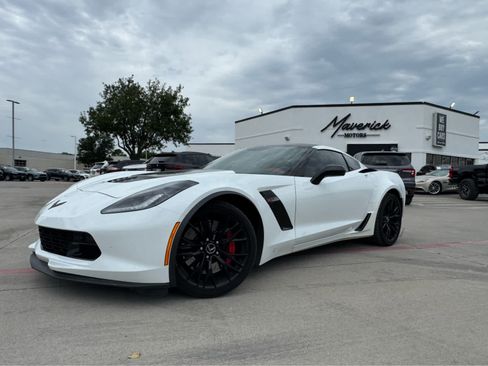 Used 2015 Chevrolet Corvette Z06 w/ 3LZ Preferred Equipment Group RWD image 2