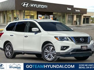 Used 2018 Nissan Pathfinder SV video 1