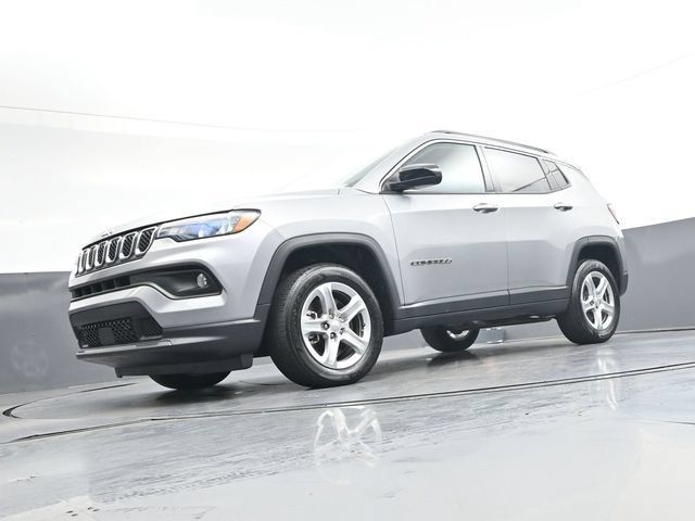 Used 2023 Jeep Compass Latitude w/ Sun and Sound Group AWD/4WD image 37