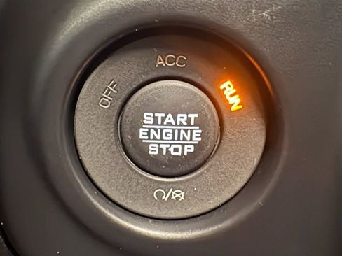 Used 2019 Jeep Wrangler Unlimited Sahara w/ Safety Group image 33