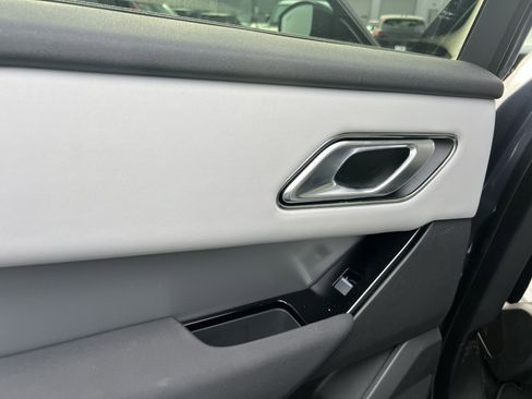 Certified 2025 Land Rover Range Rover Velar S image 31