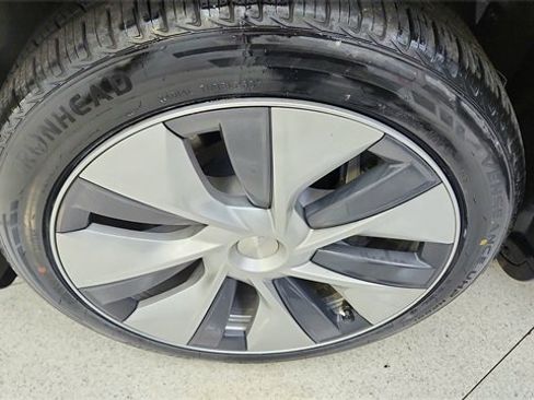 Used 2024 Tesla Model Y Long Range image 63