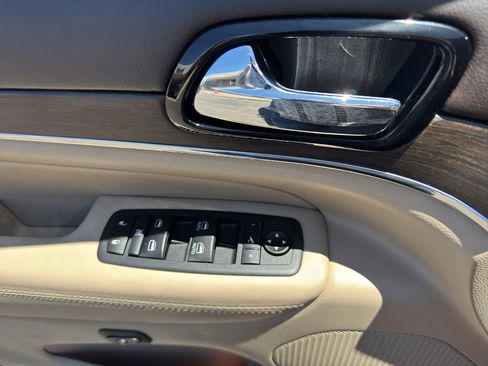 Used 2020 Jeep Grand Cherokee Overland AWD/4WD image 20