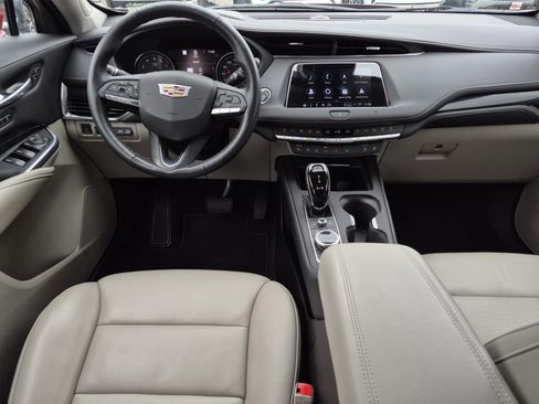 Certified 2021 Cadillac XT4 Premium Luxury FWD image 15