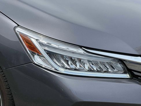 Used 2017 Honda Accord Touring image 8