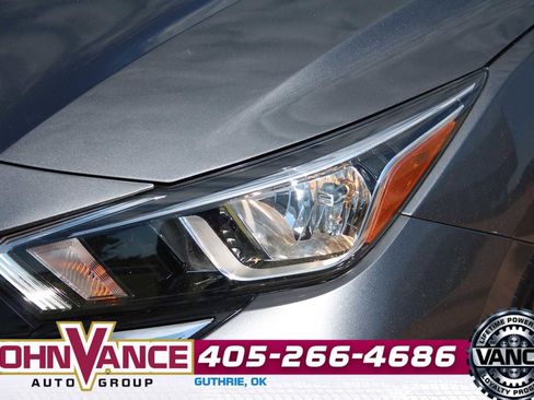 Used 2024 Nissan Versa SV FWD image 4