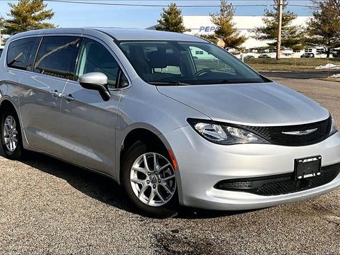 Used 2022 Chrysler Voyager LX image 38