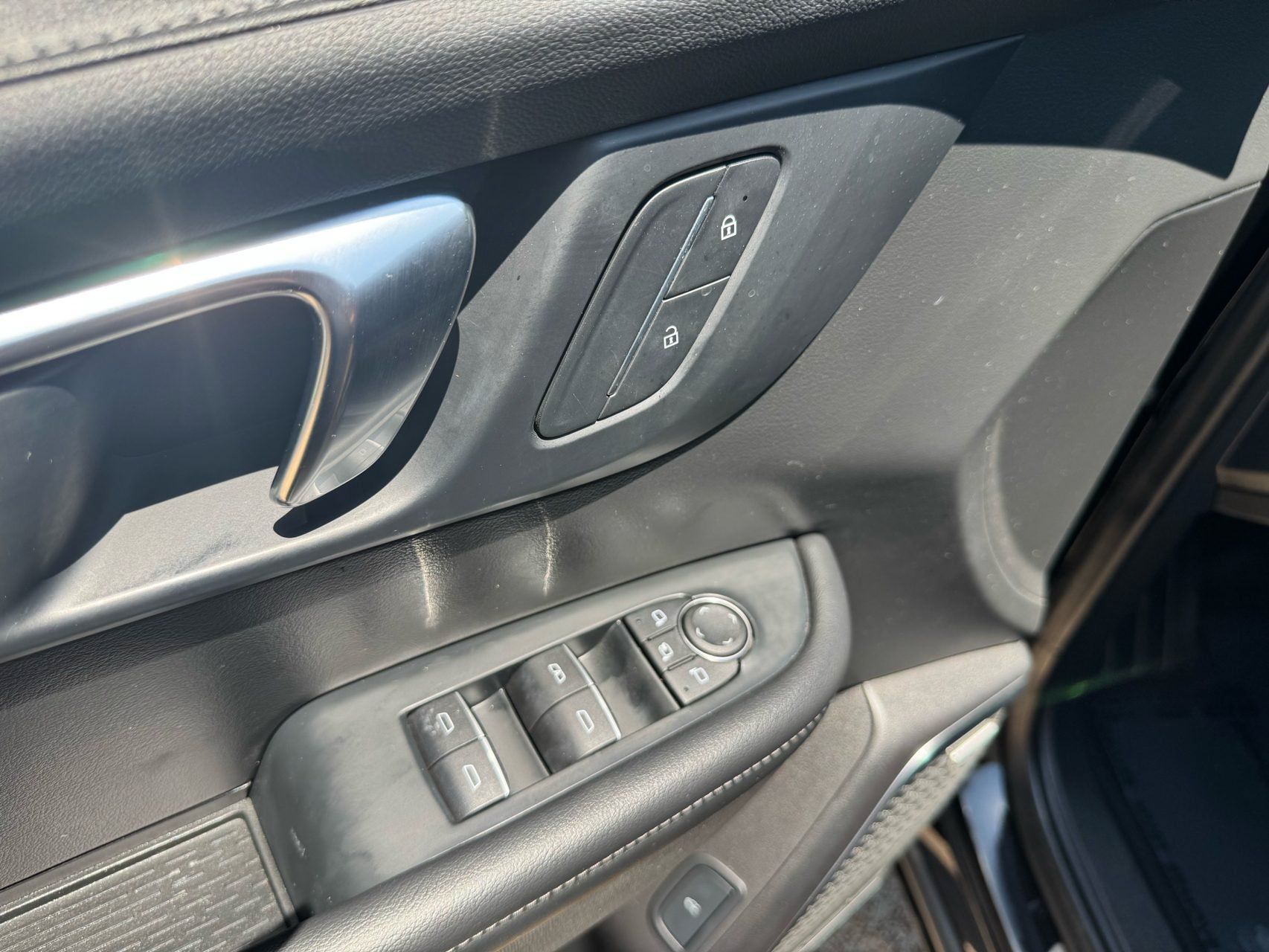 Used 2025 Buick Enclave Sport Touring FWD image 22