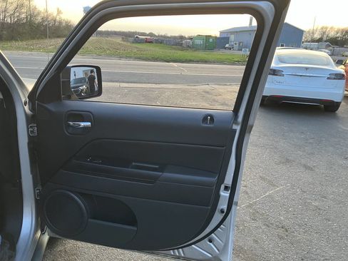 Used 2011 Jeep Patriot Latitude image 18