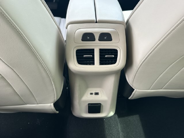 Used 2022 Buick Envision Avenir w/ Technology Package II FWD image 15
