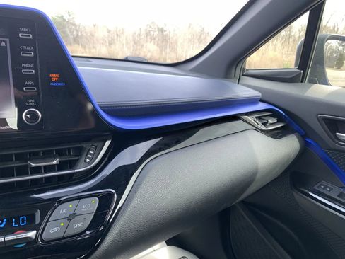 Used 2021 Toyota C-HR XLE image 16