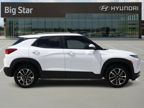 Used 2025 Chevrolet TrailBlazer LT w/ Convenience Package image 5