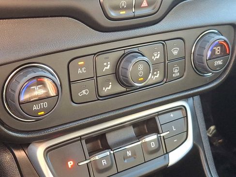 Certified 2022 GMC Terrain SLT image 18