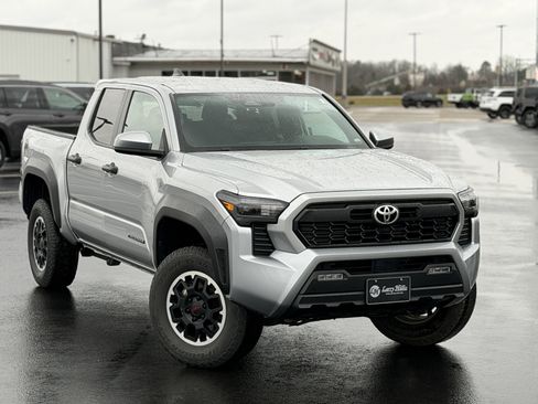 Used 2024 Toyota Tacoma TRD Off-Road image 4