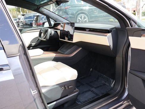 Used 2023 Tesla Model X image 25