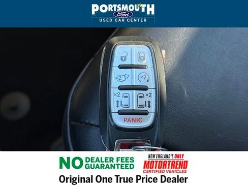 Used 2024 Chrysler Pacifica Touring-L image 13