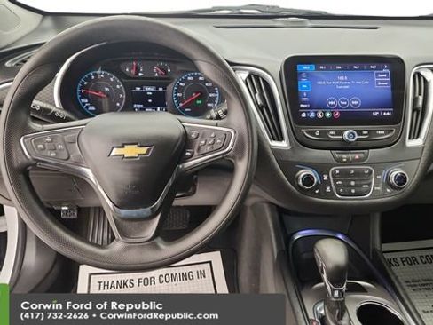 Used 2021 Chevrolet Malibu LT image 14