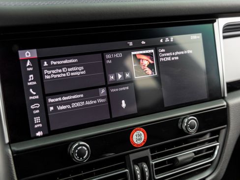 Certified 2024 Porsche Macan S image 31