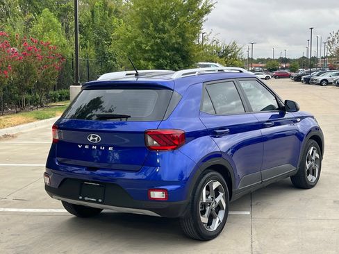 Certified 2025 Hyundai Venue SEL FWD image 12