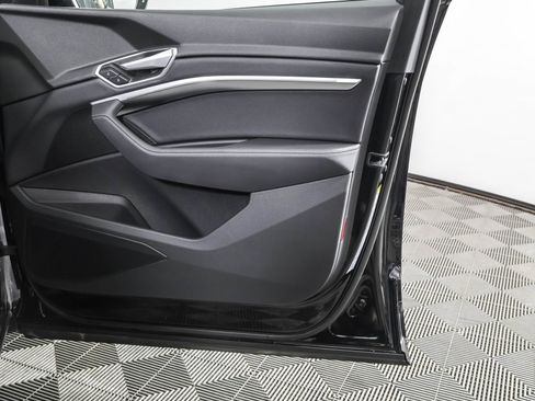 Used 2021 Audi e-tron Premium w/ Convenience Plus Package image 51