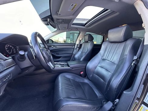 Used 2018 Honda Accord Touring image 8
