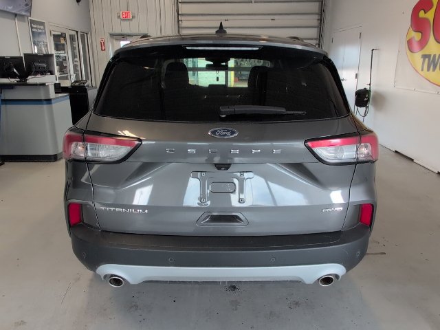 Certified 2022 Ford Escape Titanium AWD/4WD image 4