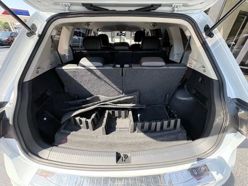 Used 2018 Volkswagen Tiguan SE image 18