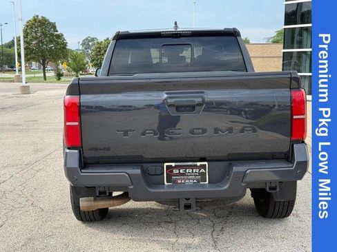 Used 2024 Toyota Tacoma TRD Sport w/ TRD Sport Premium Package AWD/4WD image 4