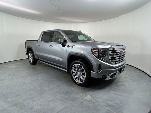 Used 2025 GMC Sierra 1500 Denali w/ Denali Reserve Package AWD/4WD image 3