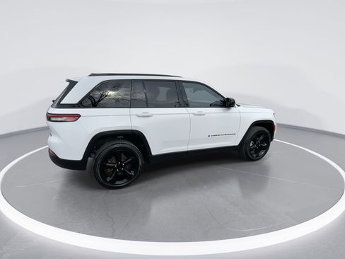 Used 2023 Jeep Grand Cherokee Limited w/ Black Appearance Package AWD/4WD image 21