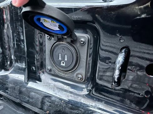 Used 2020 Jeep Gladiator Overland image 9